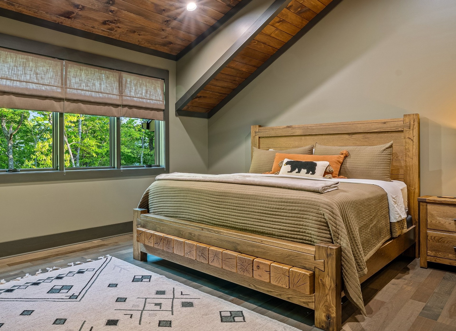 Bedroom 3 with king bed, vaulted ceilings, casement windows, and open floor for pack n play use